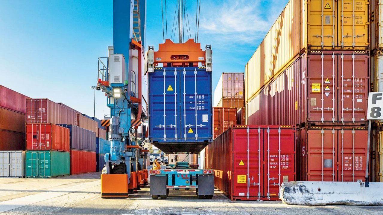 Mumbai: Crane operator booked after container crushes surveyor to death