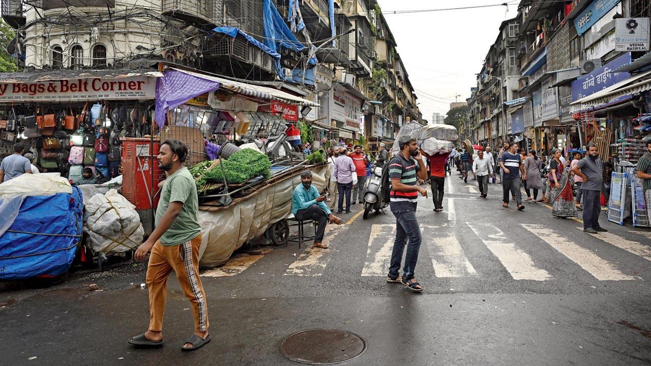 Mumbai: Hawkers in Crawford Market booked for petty organised crime