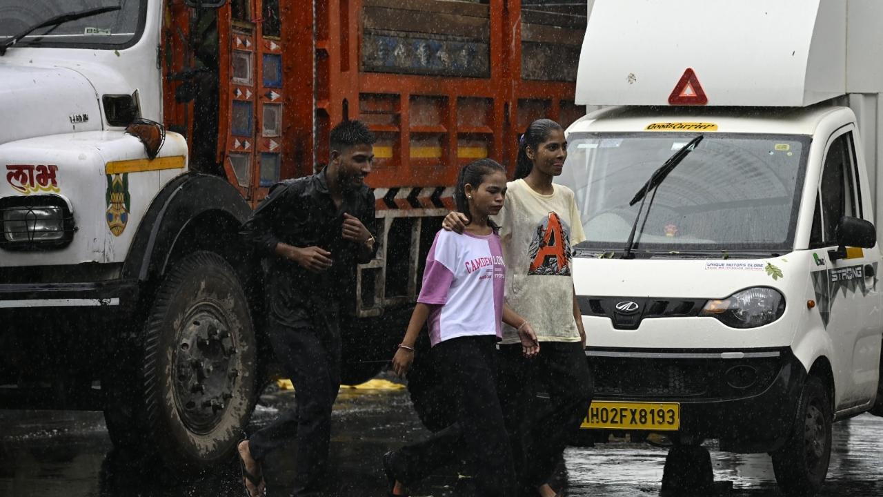According to BMC data, the eastern suburbs received 51 mm of rainfall, while the western suburbs received 43 mm