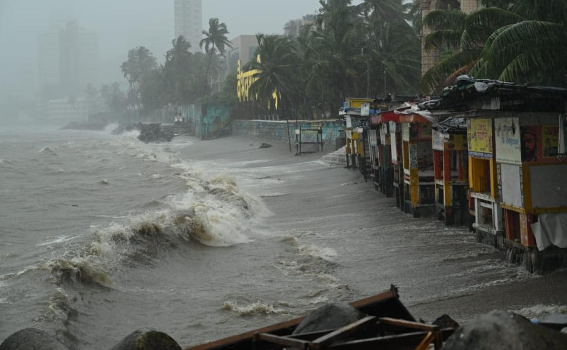 Mumbai rains: Police issue advisory amid heavy downpour, urge citizens to avoid visiting coastal areas