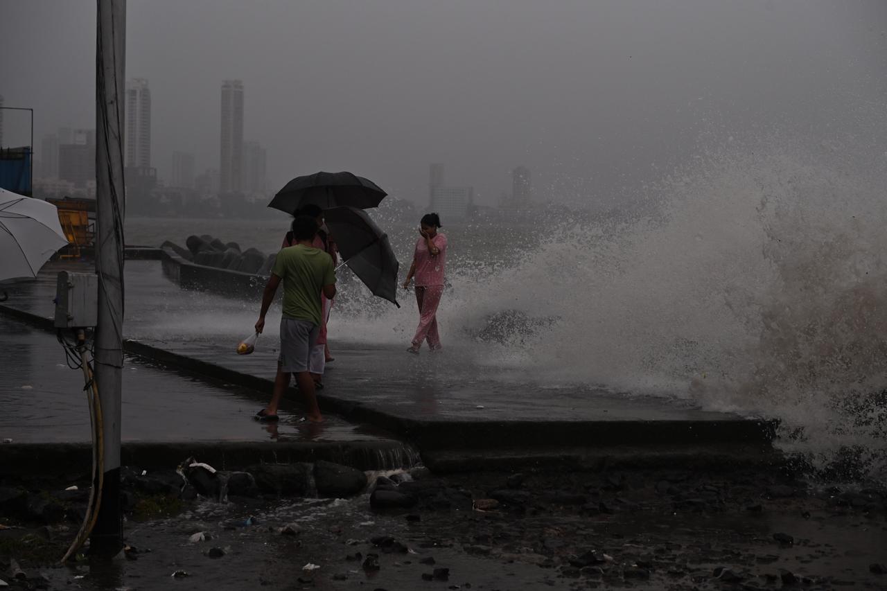 Earlier today, as the state continues to face the effects of continuous rainfall, Chief Minister Eknath Shinde took stock of the situation in the state.CM called the Raigad collector and told him to help all flood-affected people and he assured him of all the help