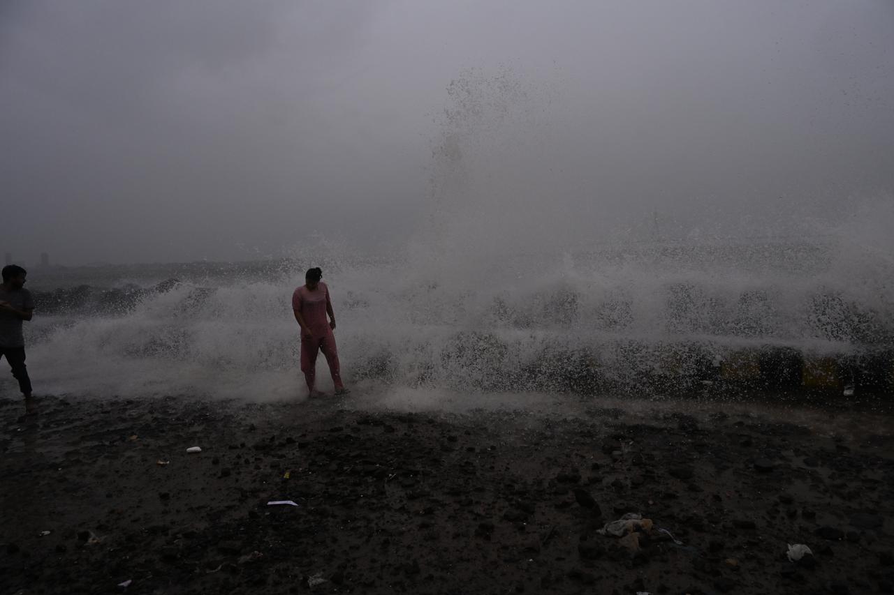 Traffic has been halted at Tamhini Ghat on the Raigad-Pune route following debris from a landslide as a result of the heavy rains