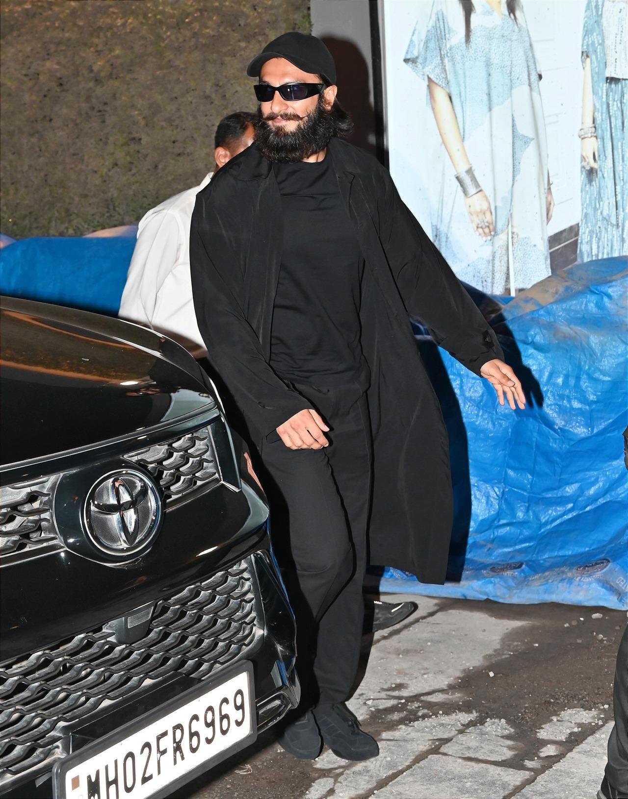 Ranveer on the other hand went for an all-black ensemble including a cap and sunglasses as he sported a heavy bearded look. 