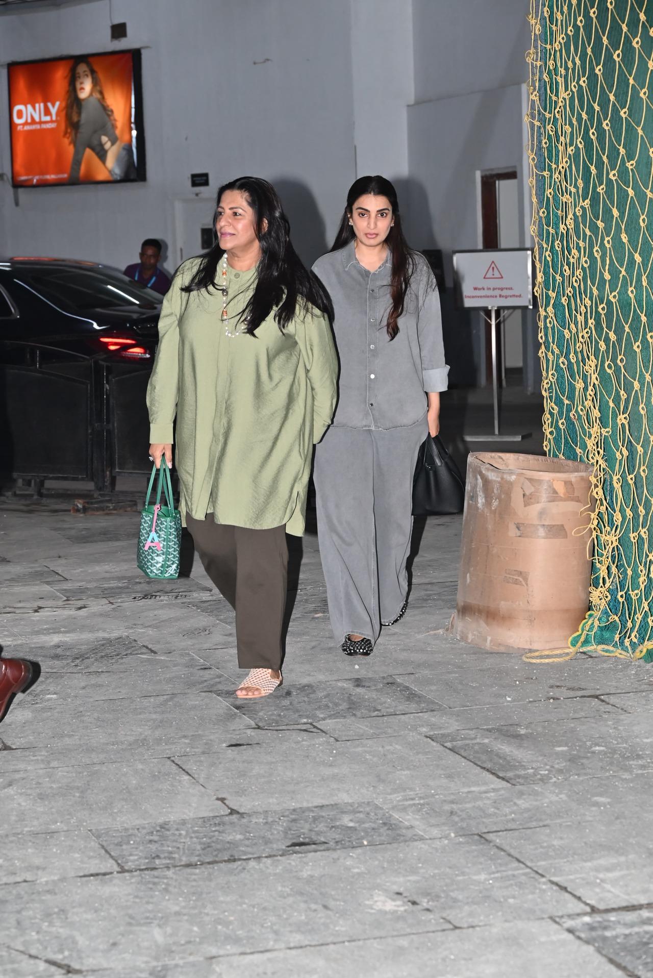 They were joined by Ranveer’s mother Anju Bhavnani and his sister Ritika Bhavnani. 