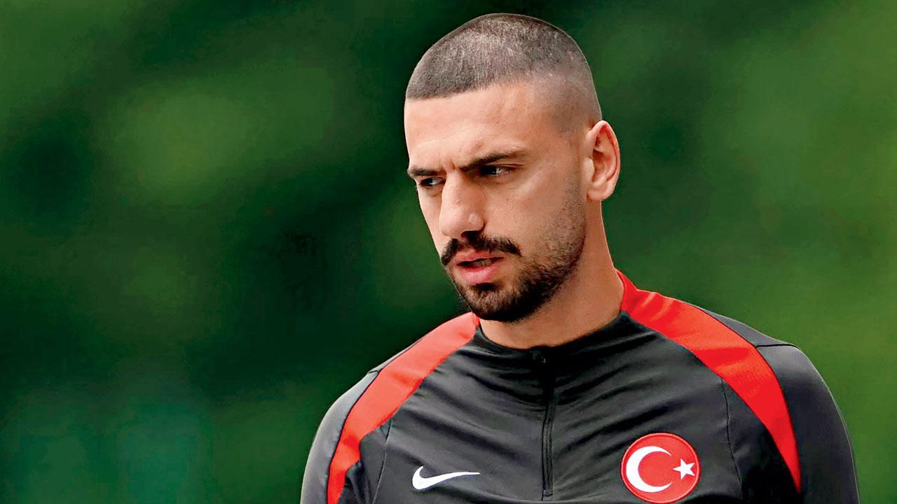 Turkey condemn Demiral ban for wolf salute