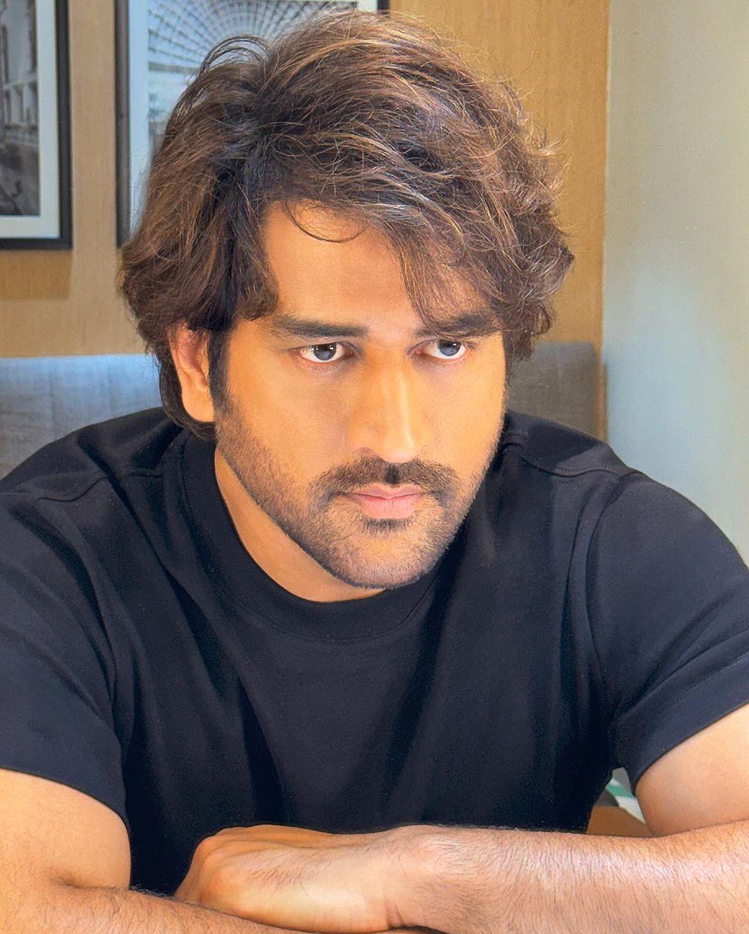 MS Dhoni's hairstylist Aalim Hakim often posts pictures of Thala's new haircut. This one is giving college boy and we are in love with Mahi's look