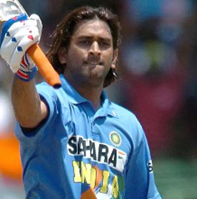 This was in 2007 when MS Dhoni had shoulder-length hair, and this haircut quickly became popular after Thala sported it