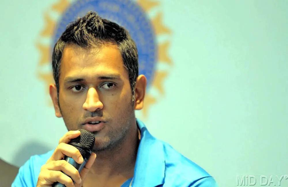 MS Dhoni sported a spiked hairstyle during a press conference. (Pic/ Atul Kamble)