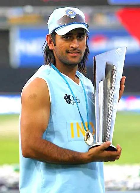 During the T20 World Cup, Mahendra Singh Dhoni kept his hair long and straight, and this style also melted hearts