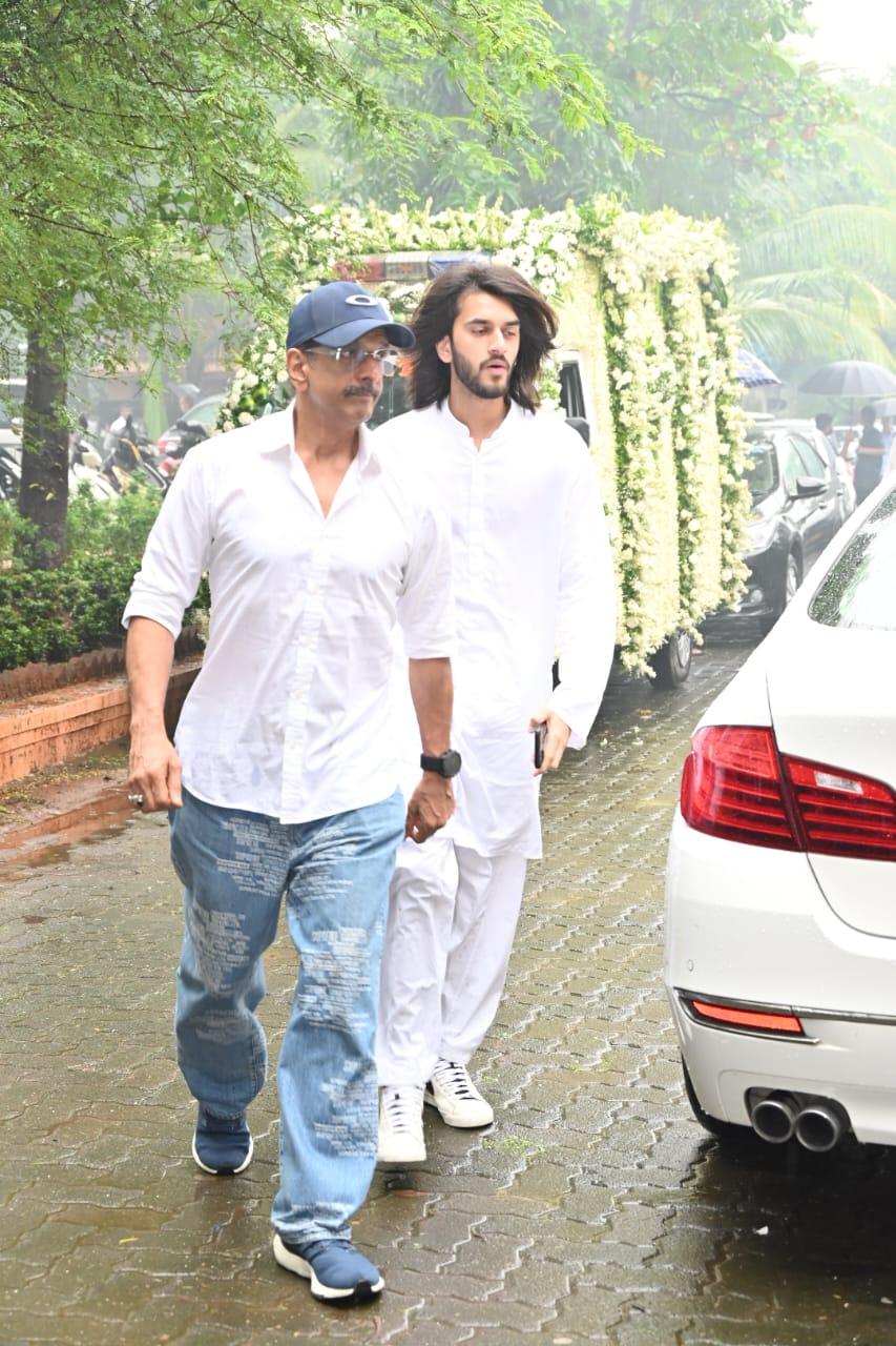 Javed Jaffery paid his last respects to Tishaa Kumar