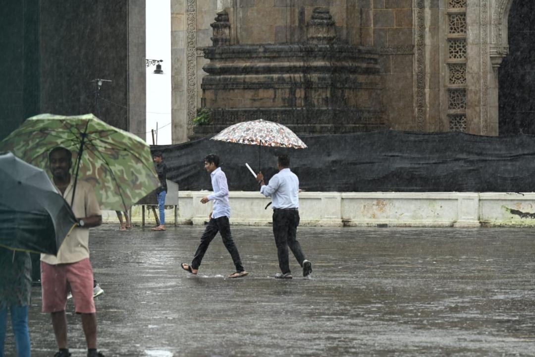 In Photos: Police clear Gateway of India premises ahead of high tide