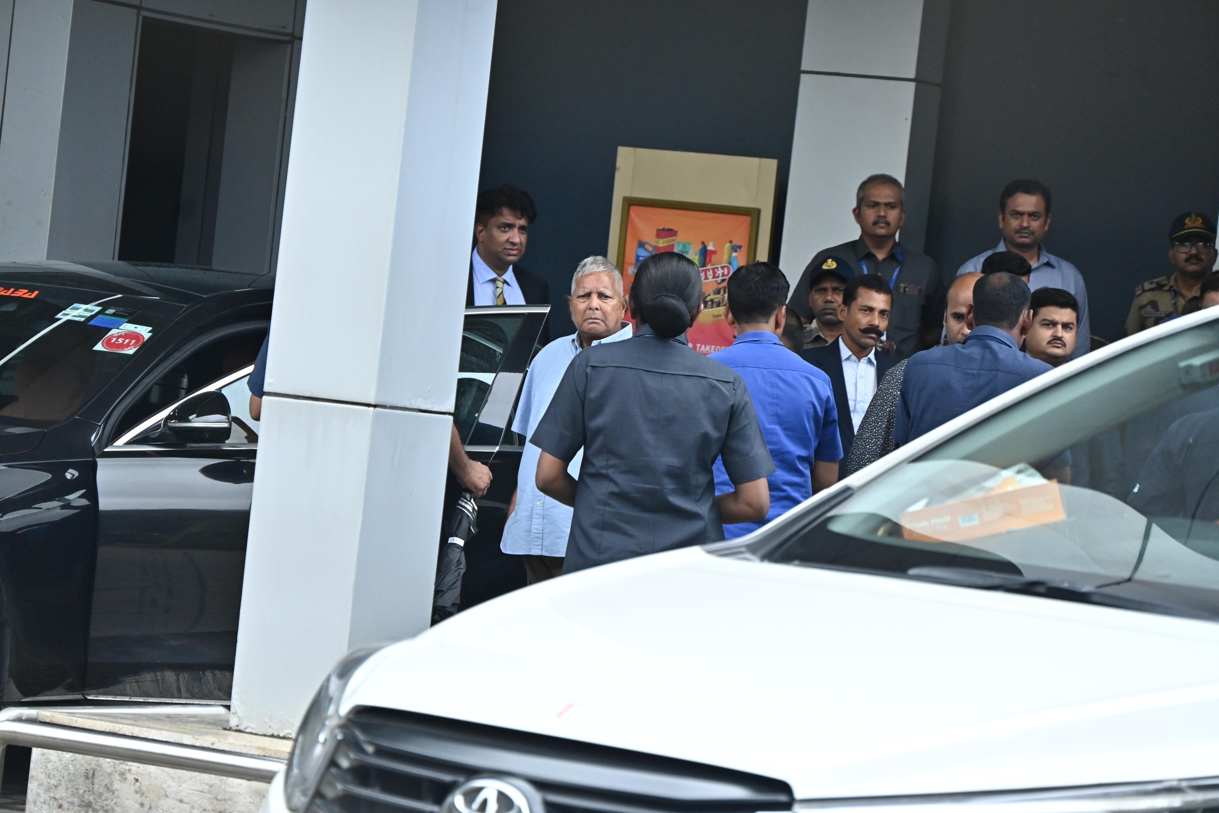Politician Lalu Prasad Yadav has also reached Mumbai