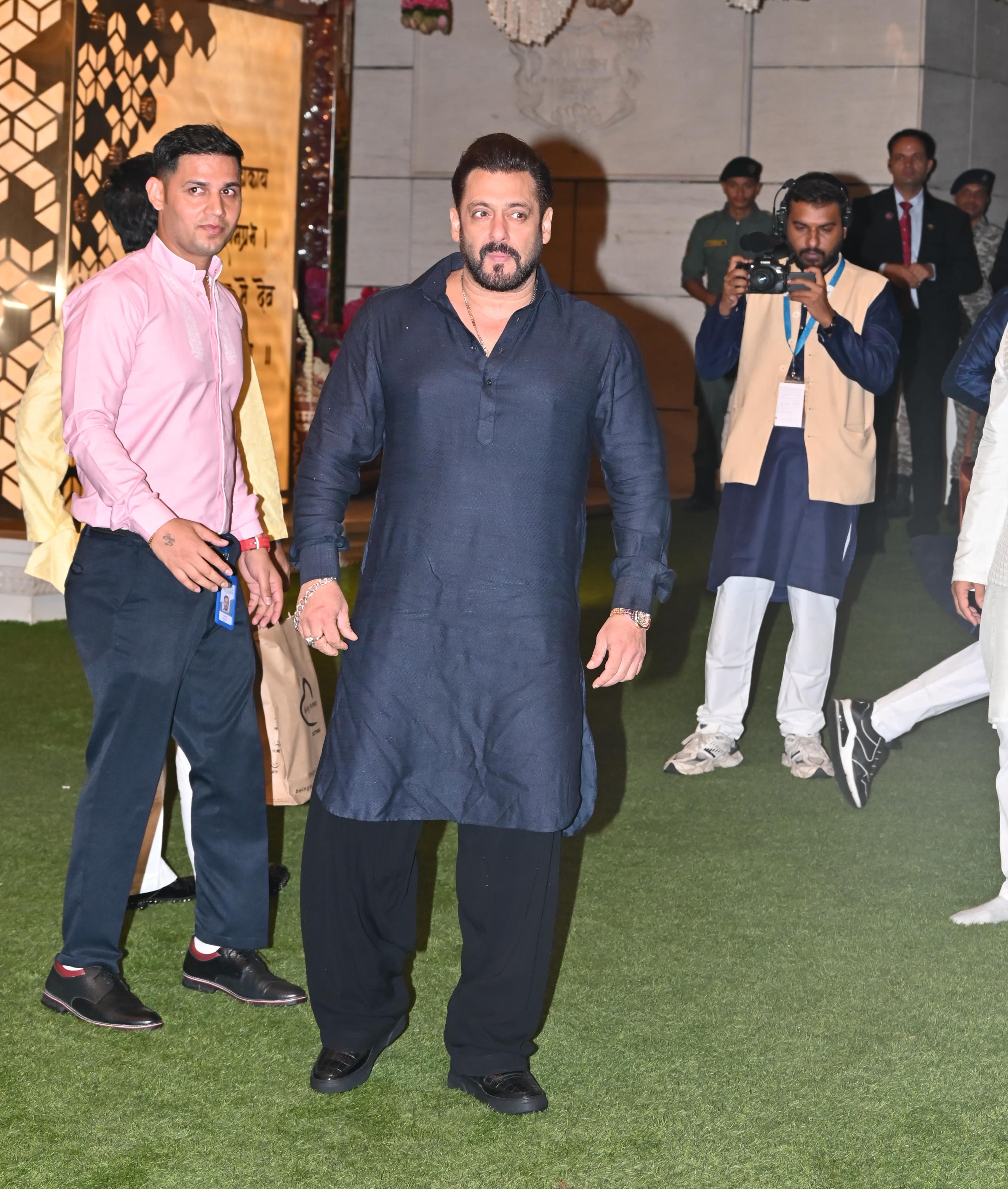 Bhaijaan Salman Khan aced his look in a stylish pathani