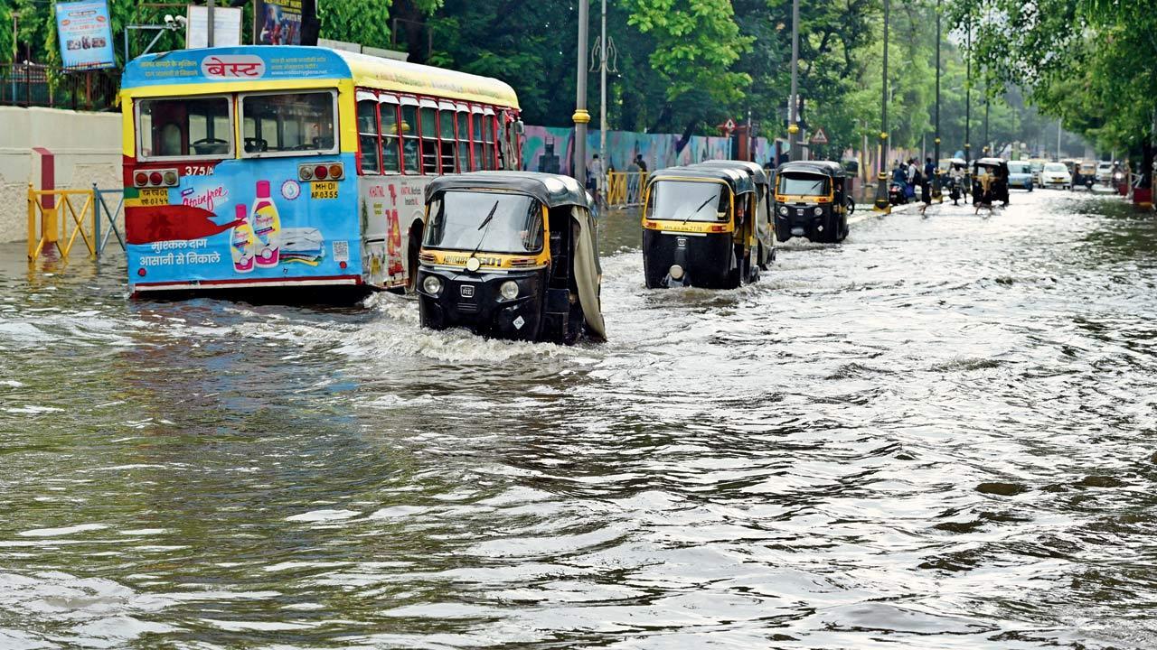 Heavy rain likely to lash Mumbai today, IMD issues orange alert