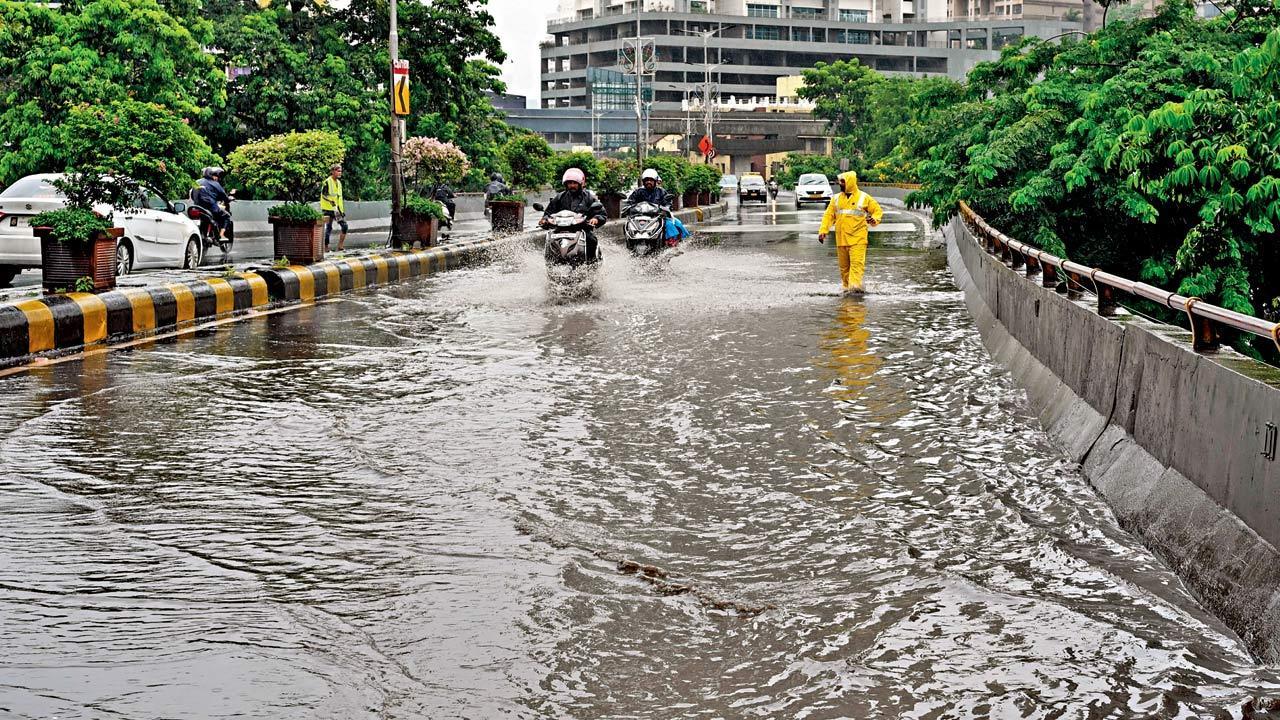Mumbai: Heavy rain paralyses city early Friday morning