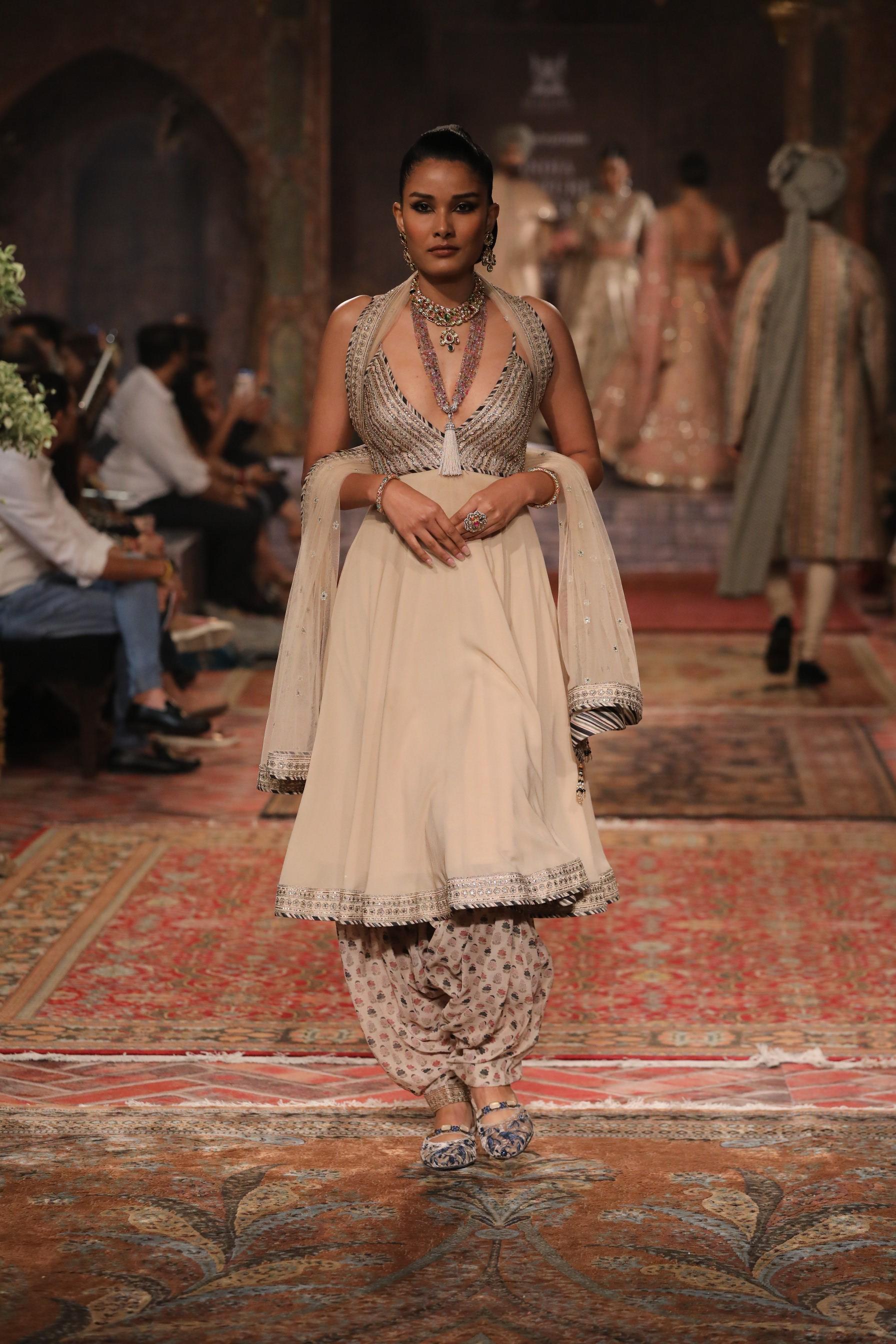 The collection features custom-woven silks, lush velvets, and an array of silhouettes, including lehengas, saris, evening jackets, sherwanis, Nehru jackets, and bandhgala jackets