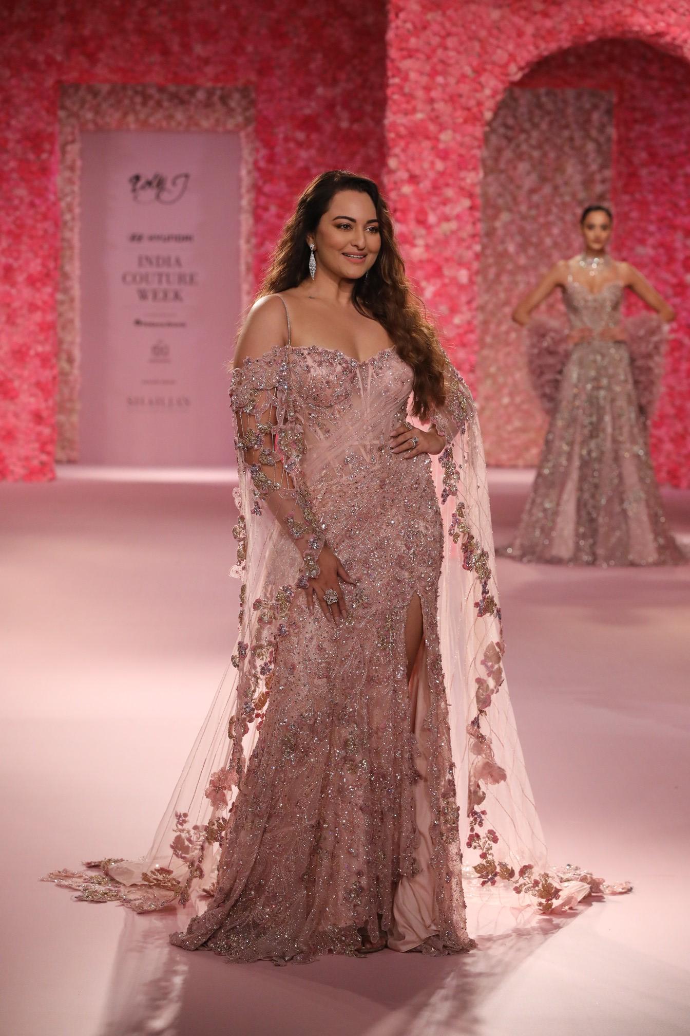 The gown, featuring a side slit and off-shoulder cape sleeves made Sonakshi Sinha look like a princess