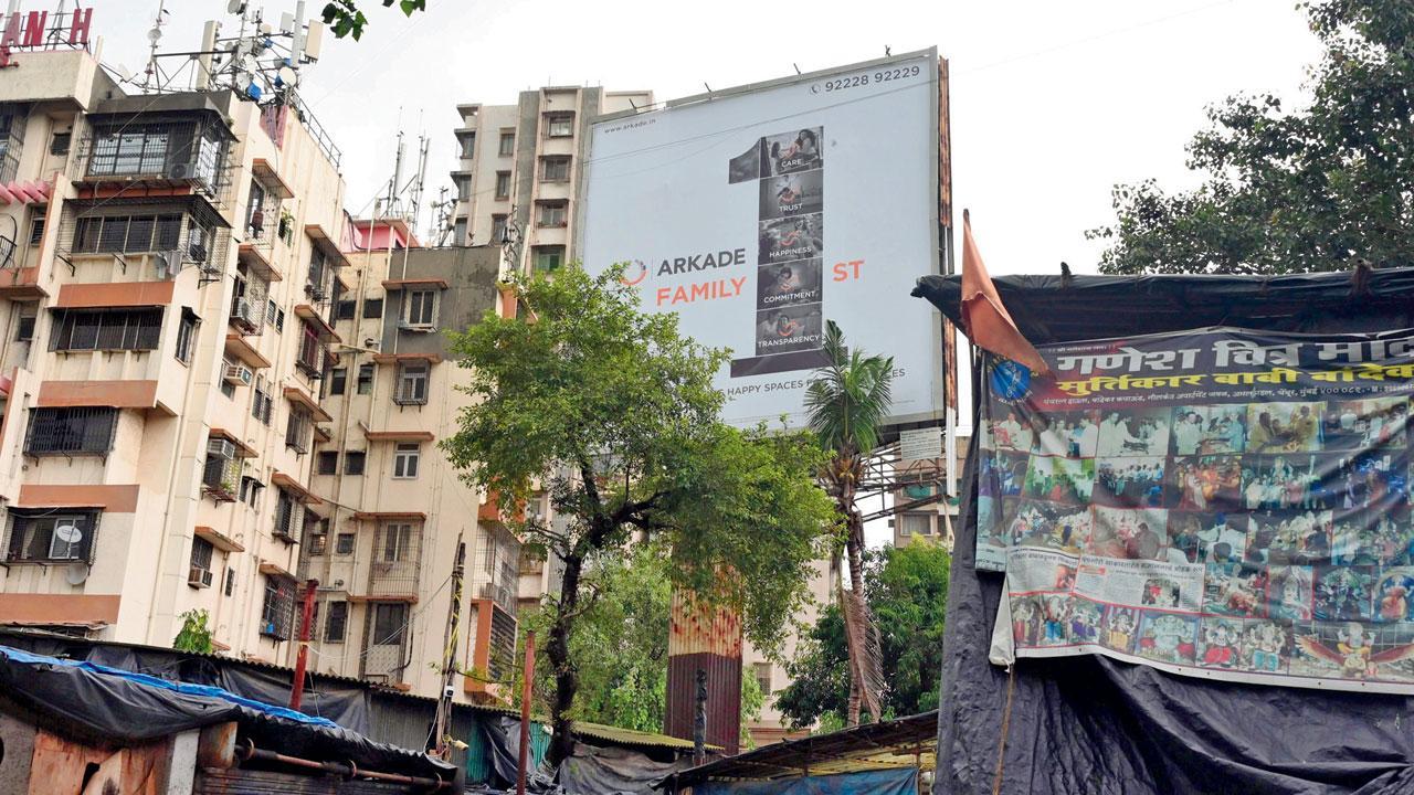 Mumbai: ‘BMC is ignoring my calls, letters about the illegal hoarding,' Chembur resident says