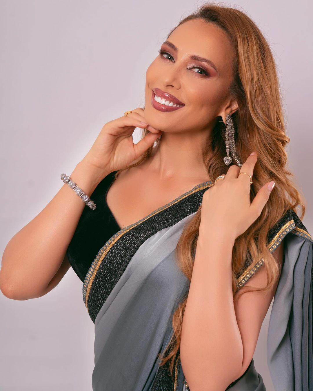 The saree had a classy yet simple design