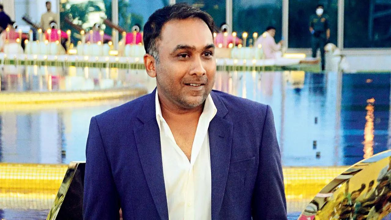 Mahela Jayawardene
The tenth place is in the name of Sri Lankan star batsman Mahela Jayawardene. He played 149 tests for the island nation in which he scored 11,814 runs including 34 hundreds