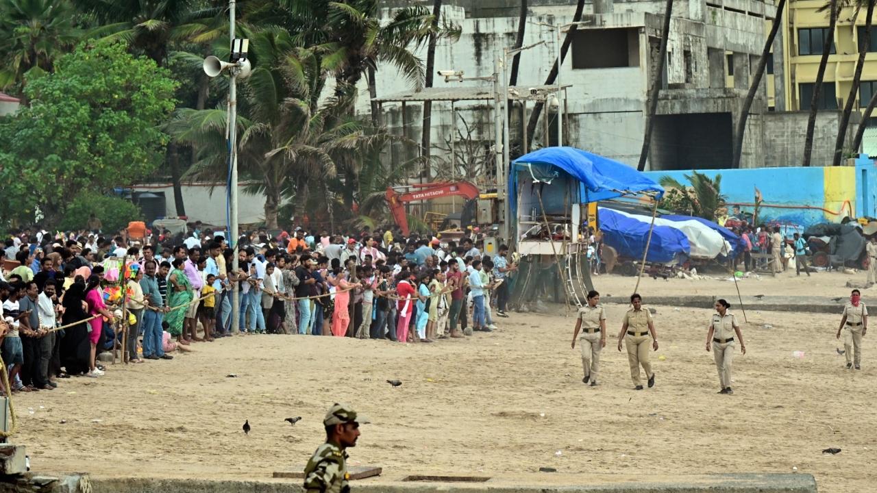 As a precautionary measure, the crowds were restricted from entering the beach and Mumbai Police officials were seen patrolling at the beach