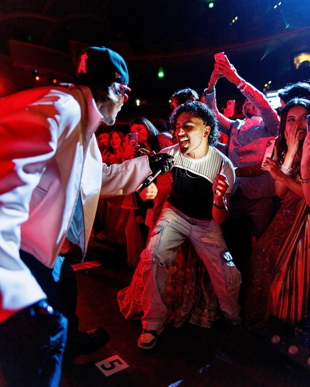 In this picture, we can see social media sensation Orry grooving and singing his heart out with Bieber