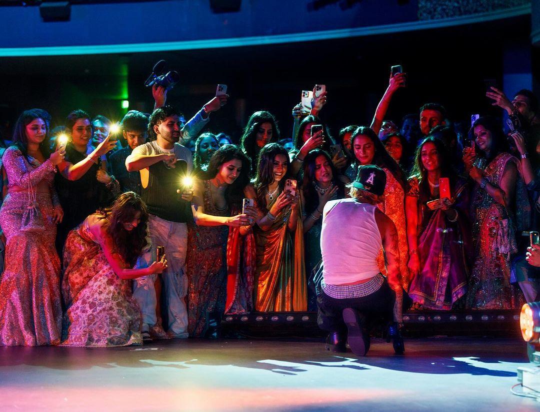 Justin Bieber made guests groove on songs such as 'Baby', 'Never Let You Go', 'Love Yourself', 'Peaches', 'Boyfriend', 'Sorry' and 'Where Are U Now'