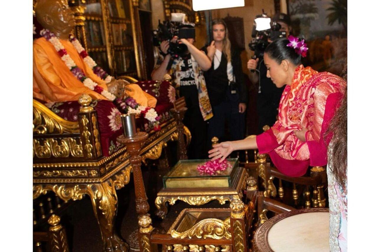 These pictures show Kim all wrapped in the traditional culture of India