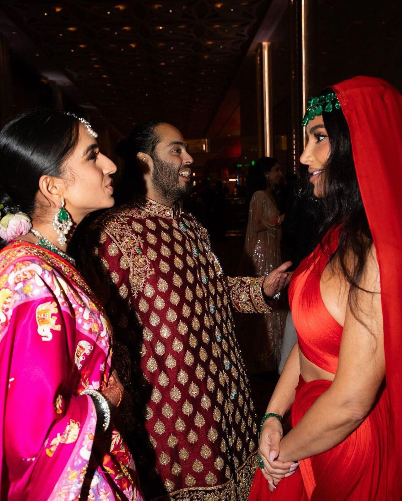 She also decided to give an over-the-top touch with a matching handpiece and a ring. At the function, she greeted the newlyweds