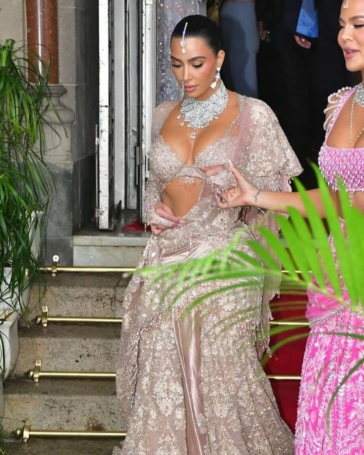 Kim paired it with a choli and a matching dupatta. The jewellery was by Lorraine Schwartz. The huge necklace, those beautiful earrings, and especially the nath stole hearts