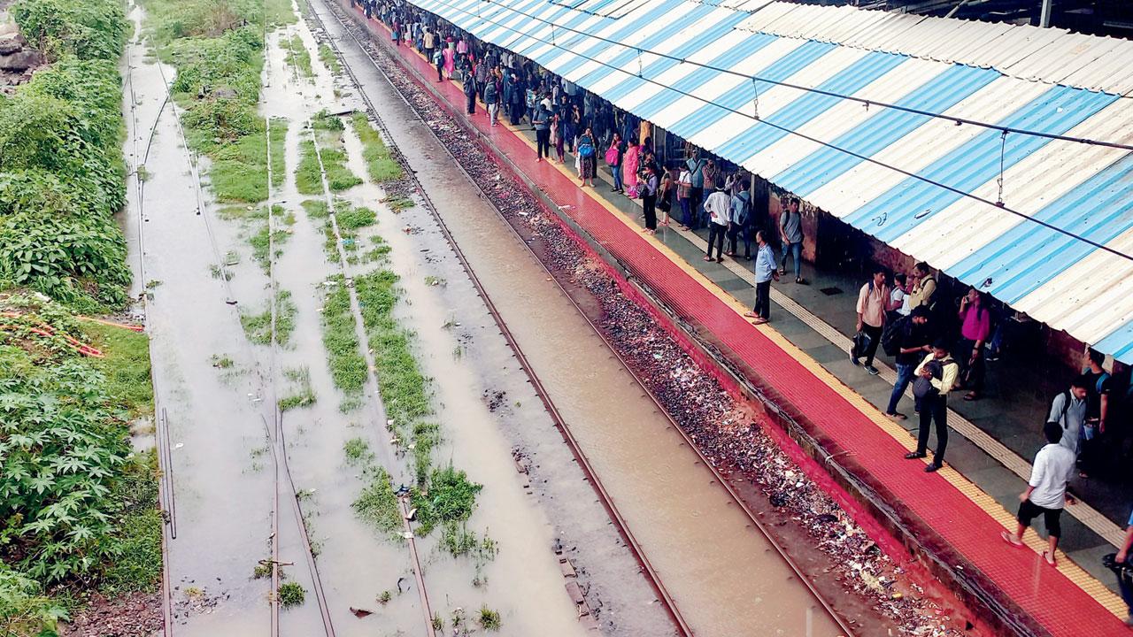 Kurla railway station. FILE PIC/SAYYED SAMEER ABEDI