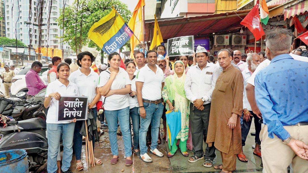Dharavi residents' rehabilitation: Kurla residents protest, land survey postponed