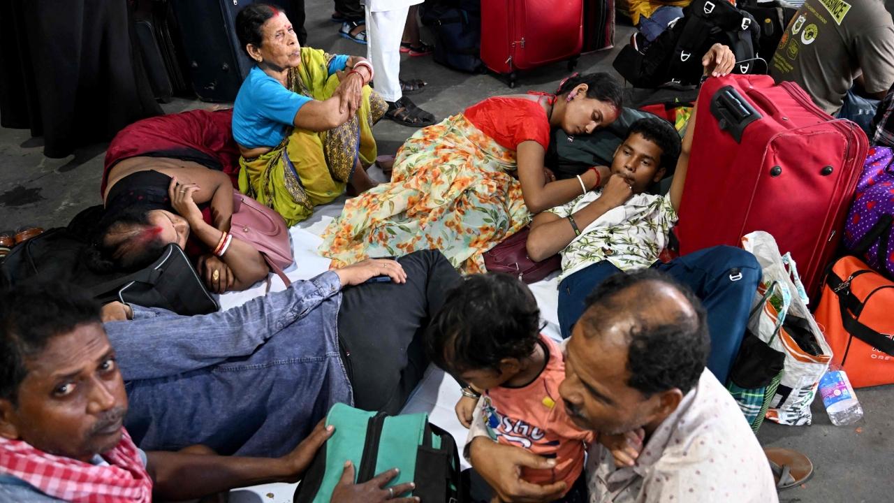 The accident occurred at 3:45 AM near Barabamboo, around 80 km from Jamshedpur, under the Chakradharpur Division of South Eastern Railway