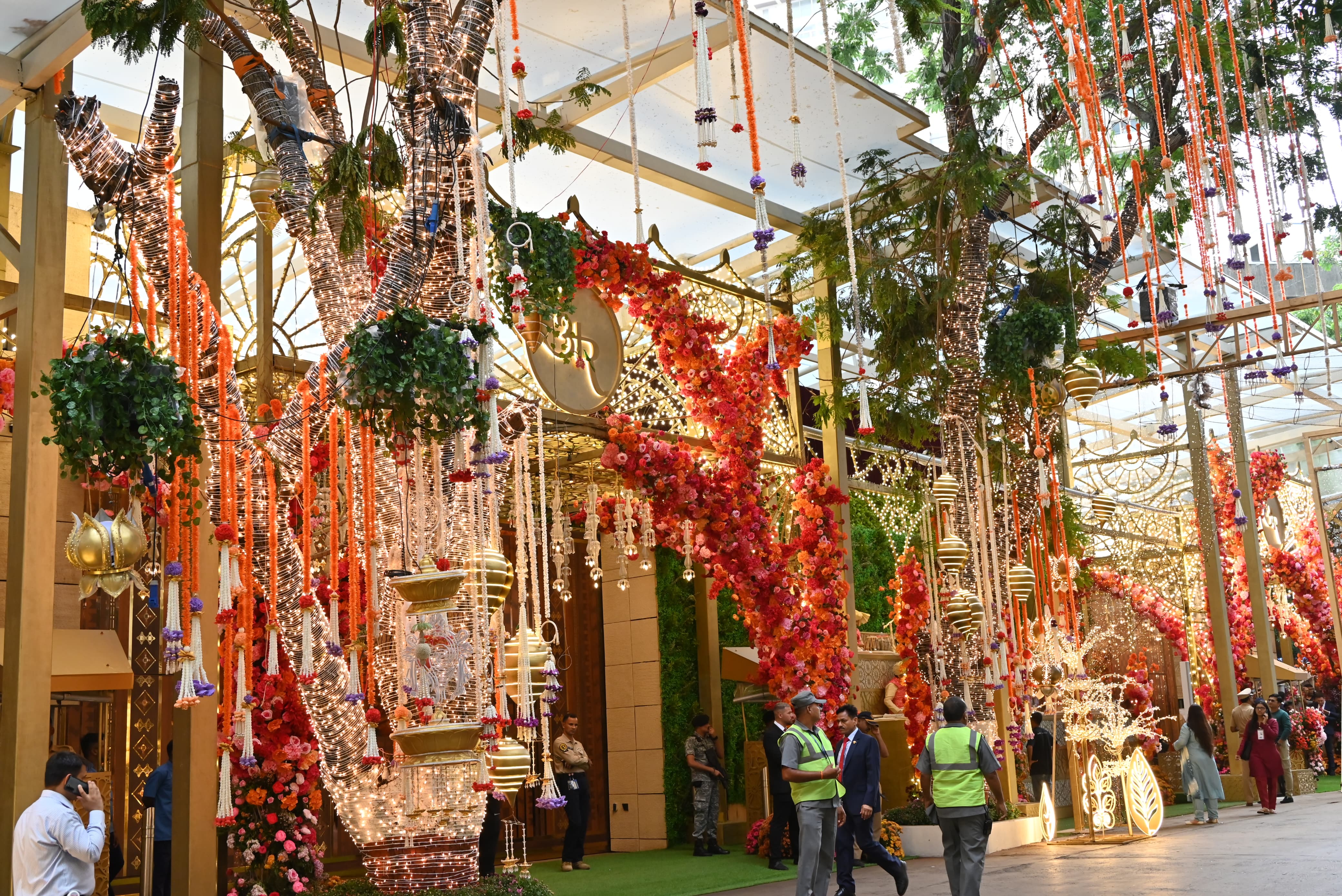 In the evening, before the function, a glimpse of the beautifully decorated Antilia emerged, and the place looked like a palace waiting for its king and queen