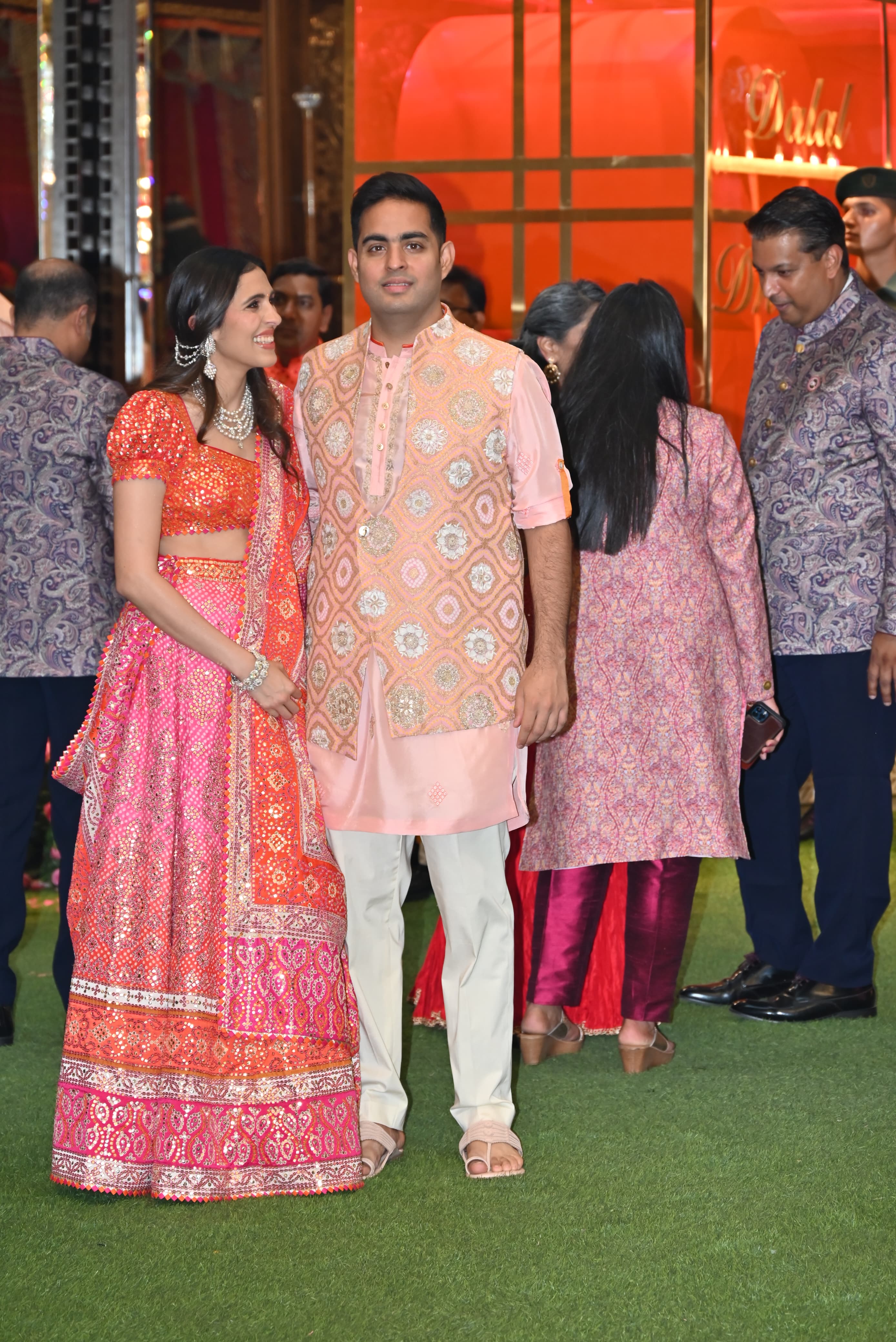 Shloka Mehta was all smiles as she posed with her husband, Akash Ambani