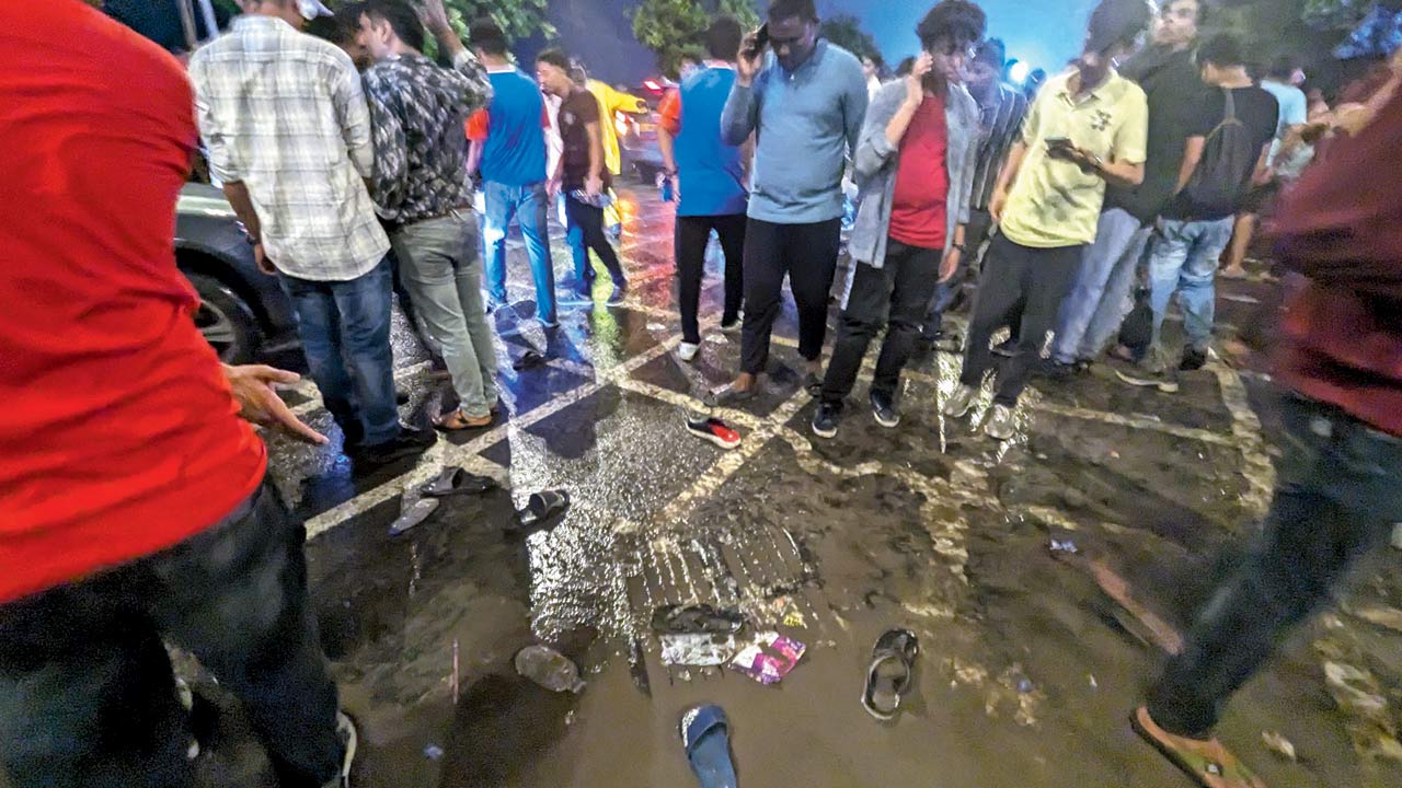 Slippers and other belongings abandoned on the road. Pics/Rajendra B. Aklekar