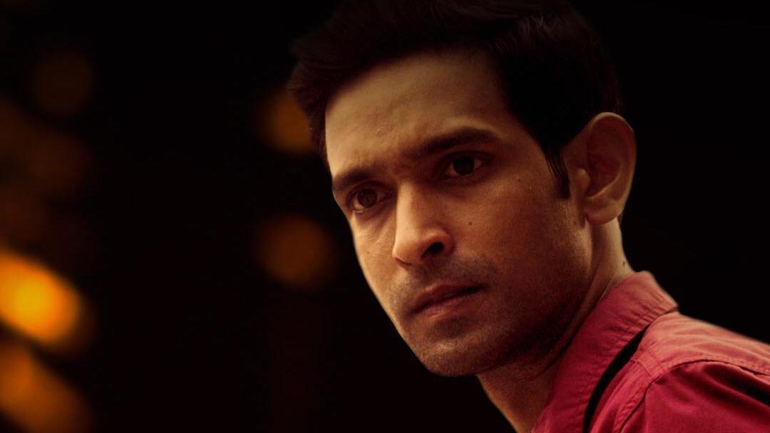 Bablu (Vikrant Massey) was killed in front of his brother Guddu. Guddu (Ali Fazal) avenges Bablu's death by killing Munna (Divyenndu) later in the series