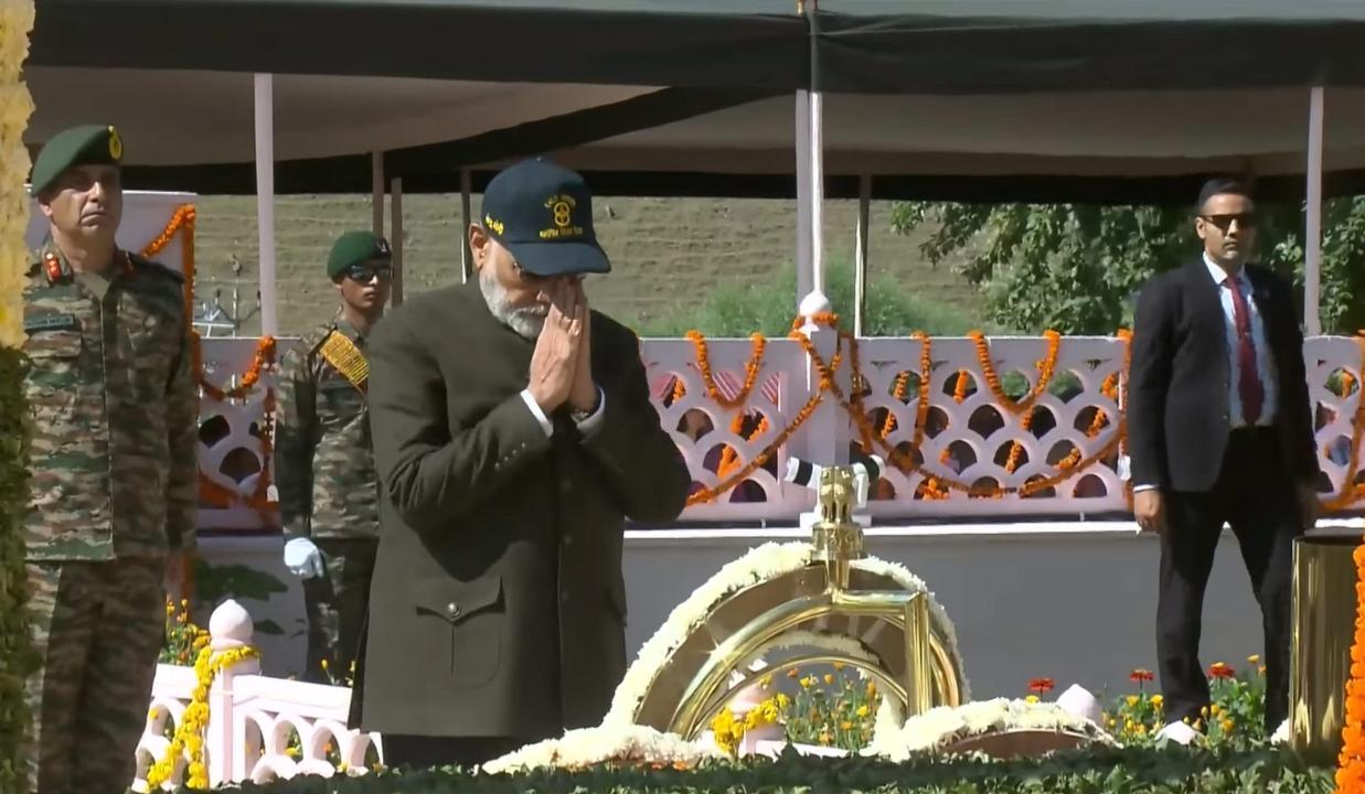 25th anniversary of Kargil victory: PM Narendra Modi pays homage to war heroes i