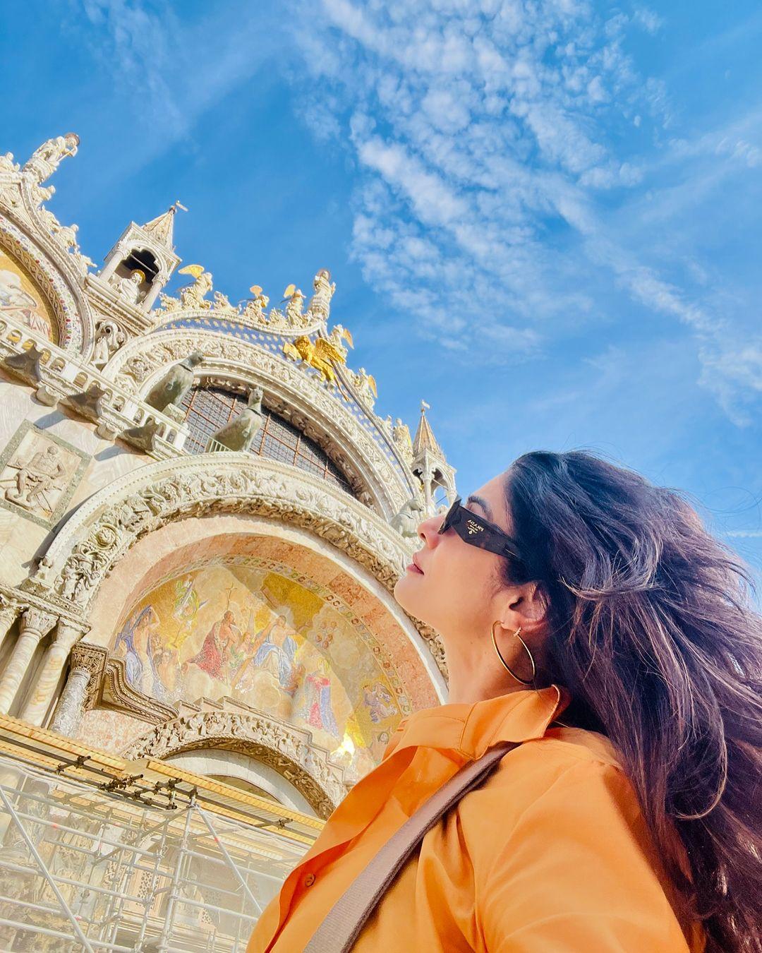 Raveena has kept her selfie game on throughout the vacation, and she looks like such a cutie