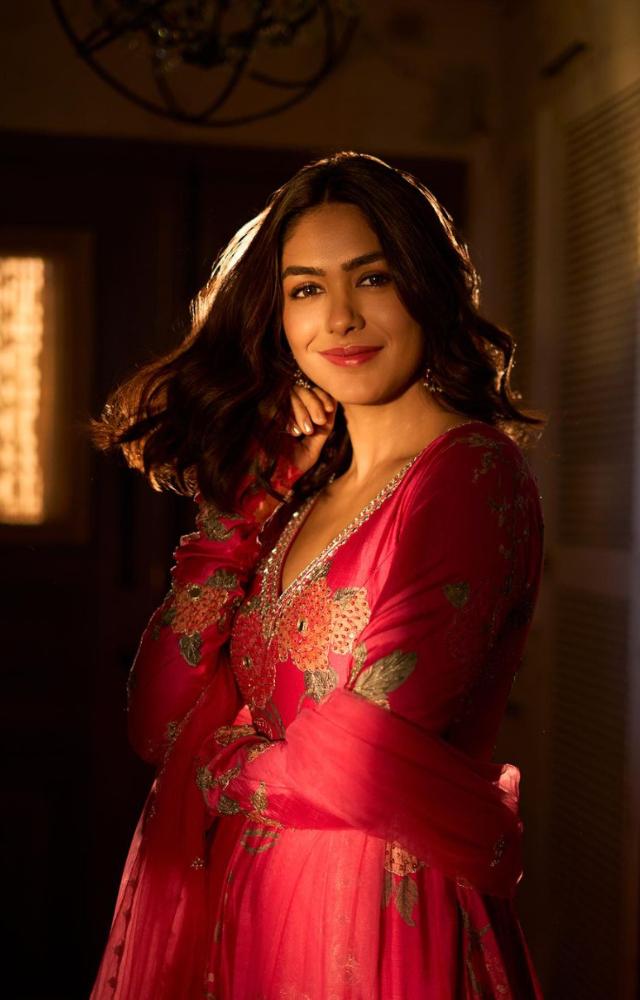 The actress never disappoints us when it comes to slaying in traditional outfits