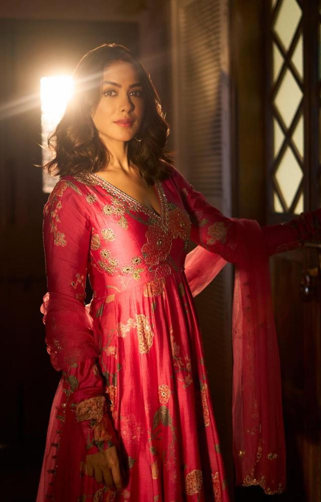Now the actress has wowed her fans in a stunning red suit.