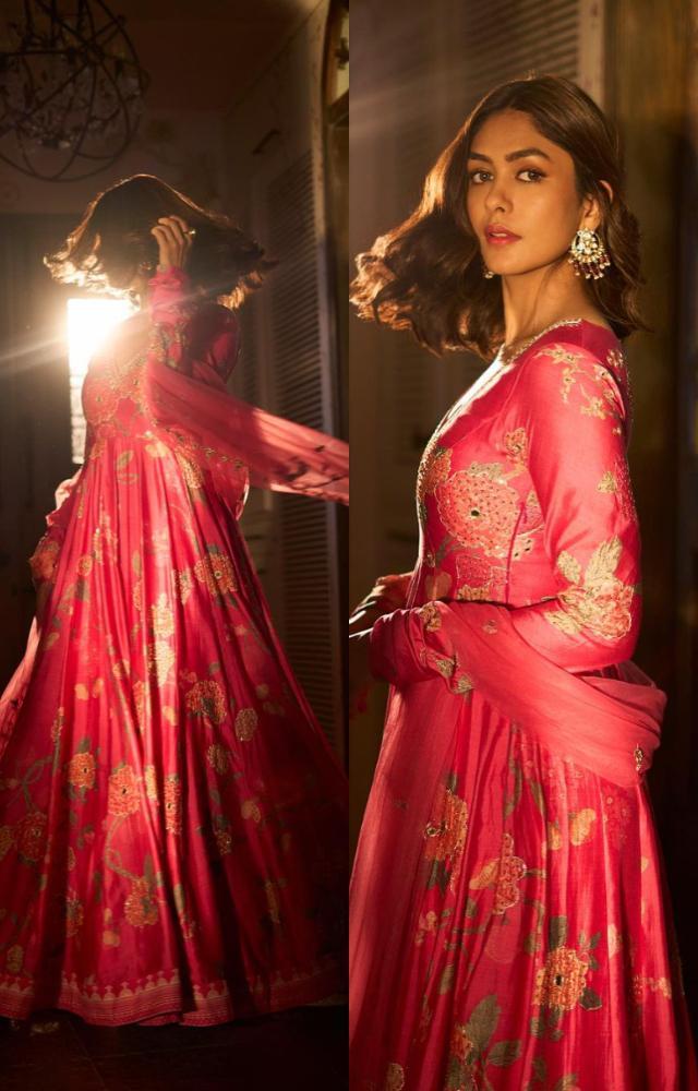 Mrunal Thakur`s beautiful red suit