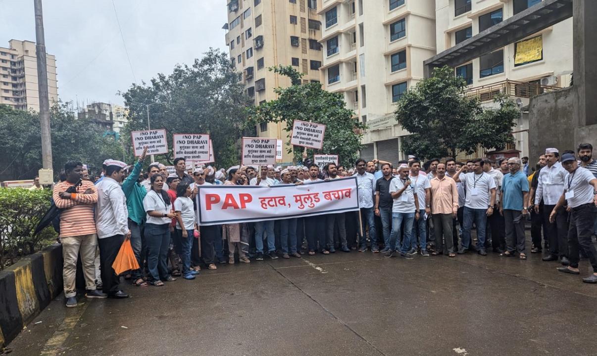 Watch video | Mumbai: Mulund residents protest against PAP in massive morcha