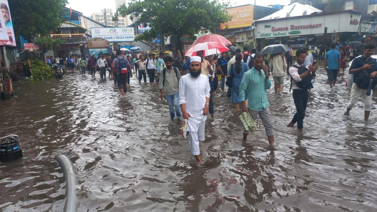 Heavy rains lash Mumbai, several areas inundated; trains disrupted, holiday for schools, colleges declared