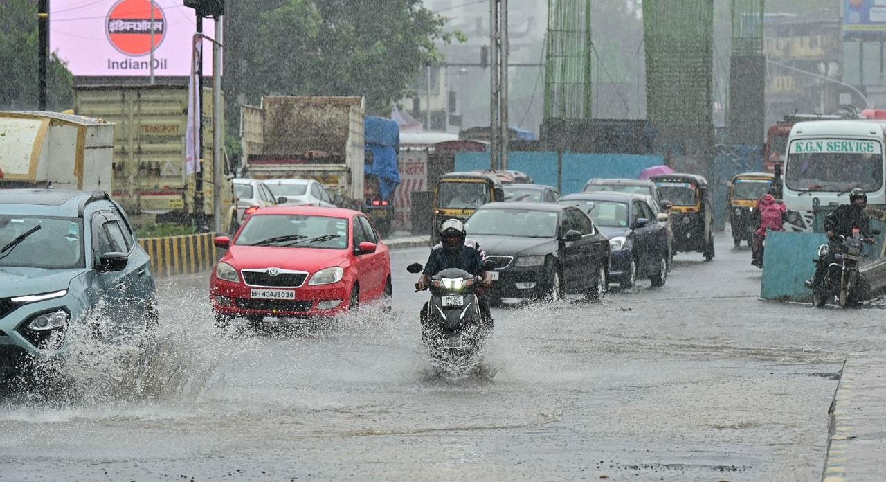 The island city recorded 8.66 mm of rainfall, eastern Mumbai 15.67 mm and western Mumbai 7.53 mm of rainfall in the 24-hour period ending at 8 am