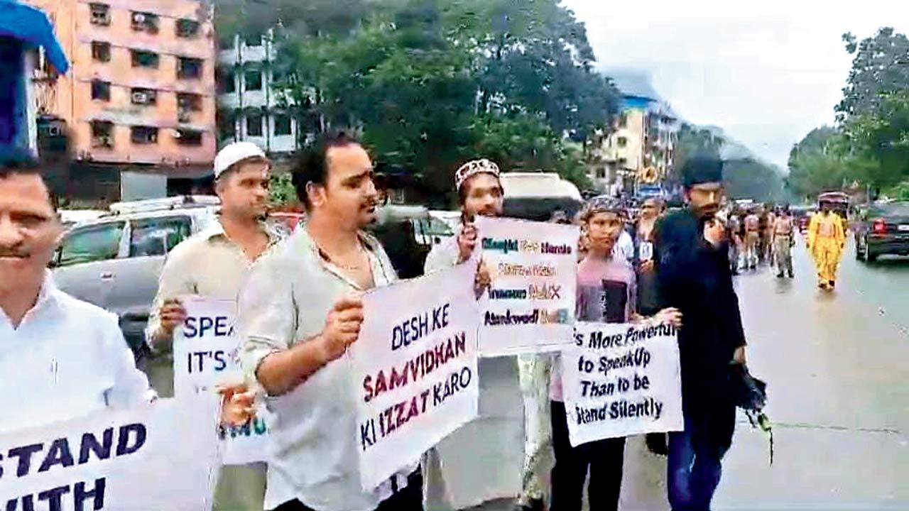 Thane: Mumbra’s human chain protest attracts FIR against 145 people