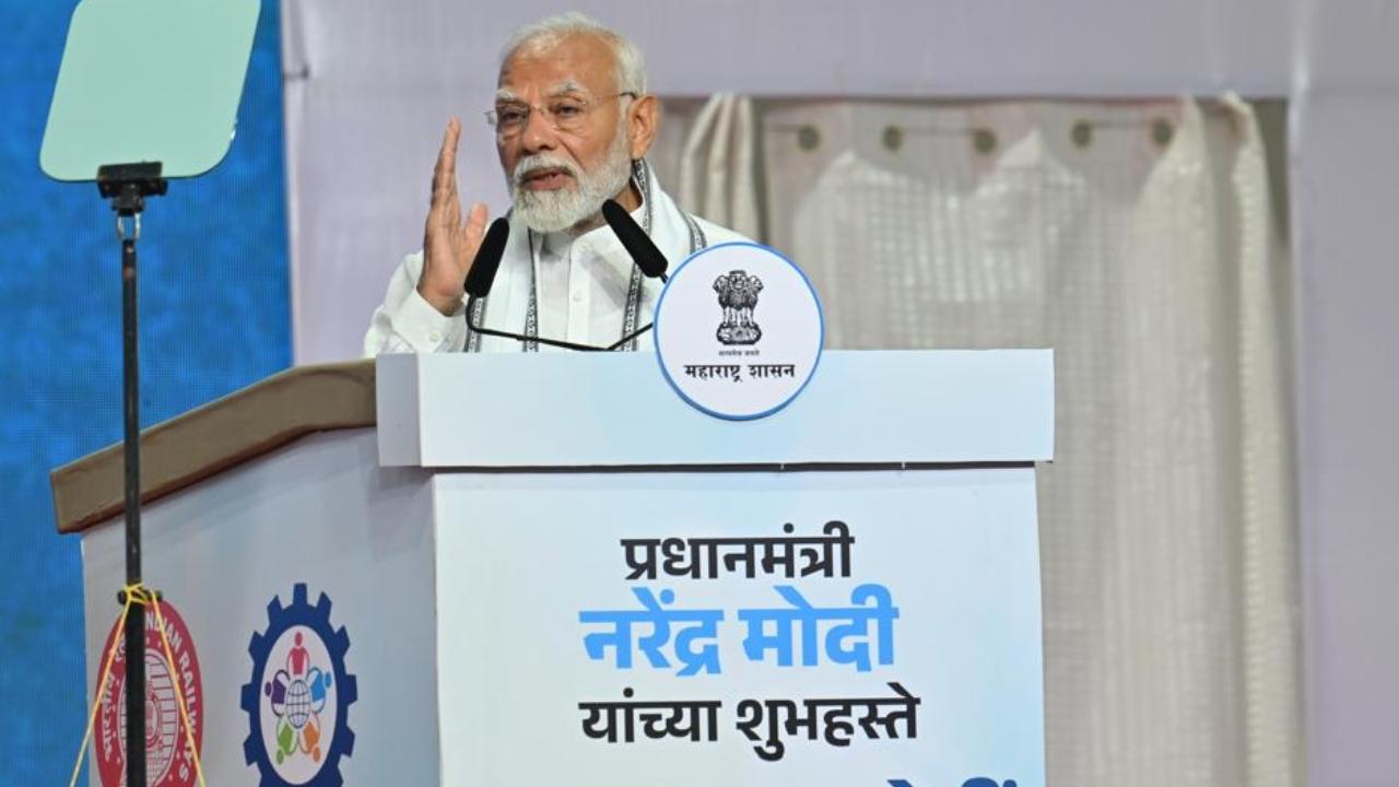 The Gati Shakti MultiModal Cargo Terminal in Navi Mumbai will be built in an area of more than 32600 sq mtrs. It will provide additional employment opportunities to the local people and will cater as an additional terminal for handling Cement and other commodities