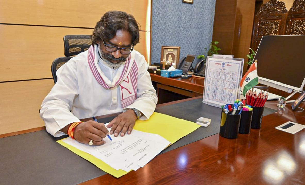JMM executive president Hemant Soren takes oath as 13th chief minister of Jharkhand