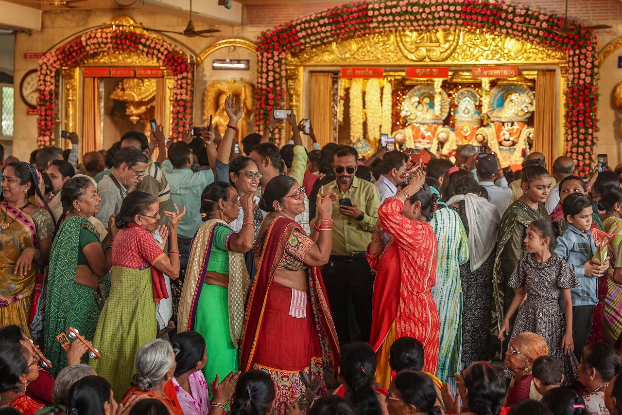 The 'Pahandi' ritual, in which the deities are brought from the temple to the chariots, was completed around 2.15 pm
