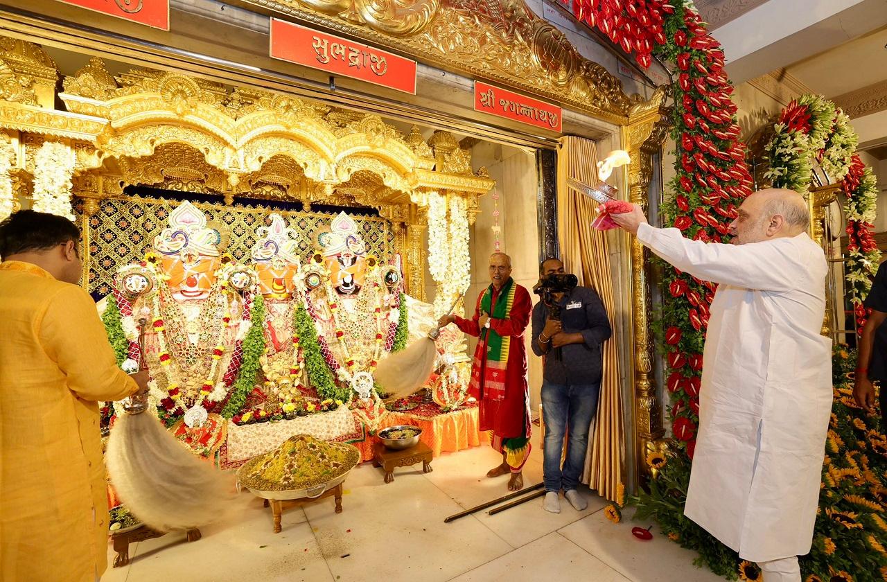 Finally, Lord Jagannath was taken to the Nandighosa chariot in a ceremonial procession amid the sounds of gongs